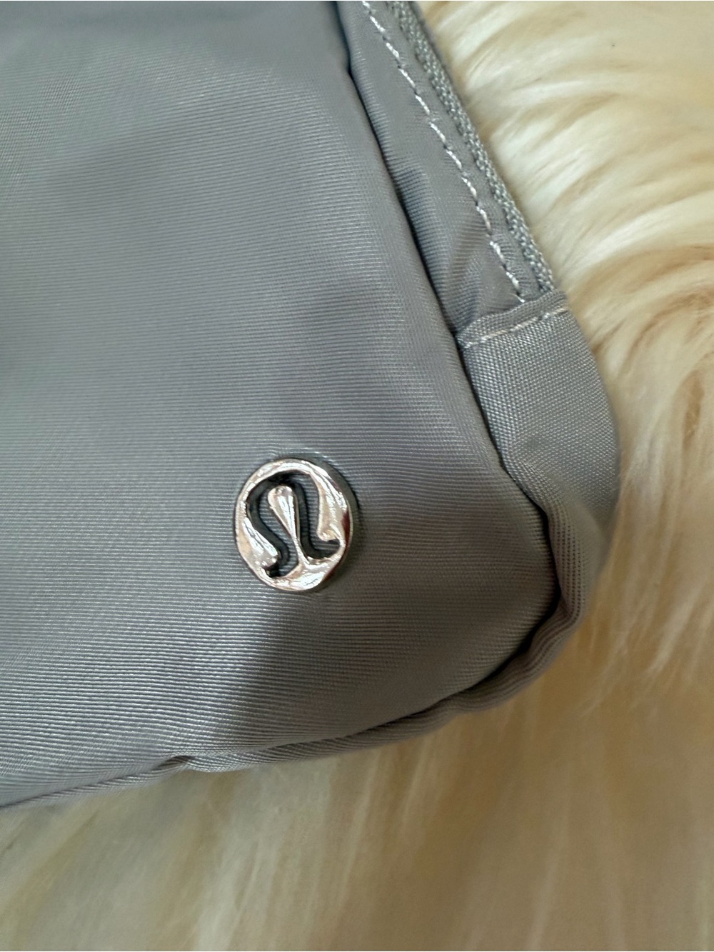 Lululemon everywhere belt Bag new - Picture 3 of 6